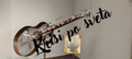 Gitarrenskulptur aus Metall – Museum Kasanlak